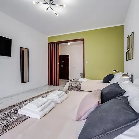 Bdc - Marble 3bdr At Vatican Apartment *